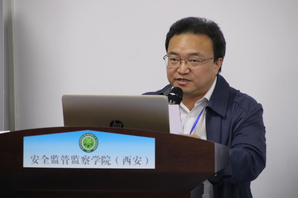 班长田锦平做班务总结