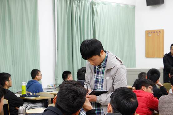 助理导师与学生交流2