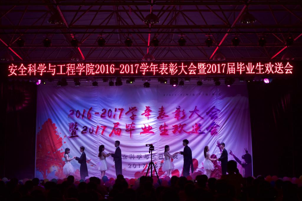 3.爱的华尔兹脚步轻移 步步生莲 两手交握 心心相通舞步优雅 身姿曼妙 你可舍得移开一瞬的视线?